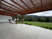 Casa de Lujo en Cumbayá – 1.800 m² Terreno – de Arriendo
