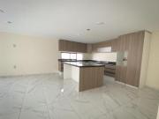 Casa amplia y moderna en venta! en fraccionamiento privado!