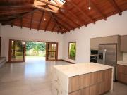 CASA DE LUJO EN PAKAKUNA – SE VENDE O SE ALQUILA