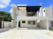 Casa de Lujo en Privada Blanca Residencial en Mérida,...