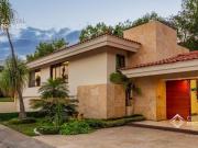Casa de lujo en venta con Alberca Club de Golf Santa Anita