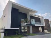 Casa de Lujo en Venta en Fraccionamiento Moderno y...