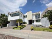 CASA DE LUJO EN VENTA EN JURIQUILLA, CUMBRES DE LAGO CON...