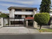 CASA DE LUJO EN VENTA EN PASEO DE LOS LAURELES 271,...