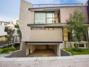 Casa de Lujo en venta en Puerta del Bosque con Elevador