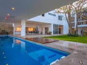 Casa de lujo en venta moderna con alberca,El Palomar...