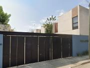 CASA DE LUJO EN VENTA, UBICADA EN PRIVADA VIA...