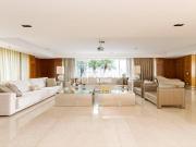 Casa de Luxo à Venda no Condomínio Fechado