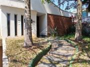 Casa de luxo com 4 quartos para venda ou aluguel em...