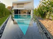 Casa de Luxo com 4 Suítes e Piscina Aquecida Condomínio...