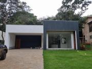 Casa de Luxo em Condomínio: 4 quartos, 1 suíte, 198m² em...