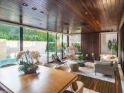 Casa de Luxo Mobiliada em Condomínio, 4 suítes, Piscina,...