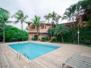 Casa de Luxo na Granja Viana com 5 Suítes, com 437...