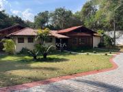 Casa de madeira à venda no condomínio Chácaras Flora em...