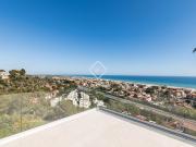 Casa de obra nueva con piscina y vistas increíbles en...