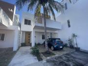 Casa de oportunidad, 3 niveles, 5 recamaras en la Joya