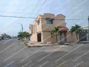 CASA DE OPORTUNIDAD, EN ESQUINA, FRAC. LOS PINOS, VERACRUZ