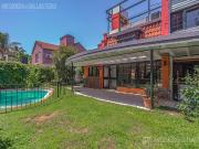 CASA DE ORIGINAL DISEÑO Y MUY LINDOS AMBIENTES