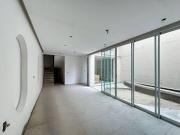 Casa de pasillo con 3 dormitorios, 4 baños, patio,...