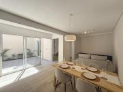 Casa de pasillo con 3 dormitorios, patio y parrillero en...