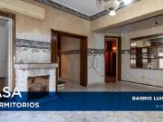 CASA DE PASILLO EN VENTA DOS DORMITORIO LUIS AGOTE