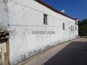 Casa de pedra para renovar, com terreno e furo