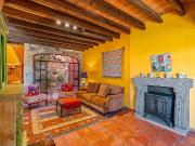 Casa de Piedra, estilo arquitect?nico ?nico