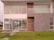 CASA DE PLAYA AÚN PASO DE LA CIUDAD EN CONDOMINIO SOL Y...