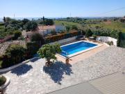 ¡Casa de pueblo con 2 terrazas en el tejado! 404m²...