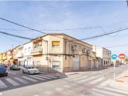 Casa de pueblo con gran tamaño