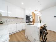 Casa de Pueblo de Obra Nueva con Estudio Independiente...