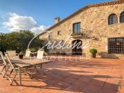 Casa de pueblo, o masia, con 2.136 m2 de parcela....