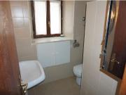 CASA DE PUEBLO PARA REFORMAR CON TERRENO CERCANO EN LARRAONA