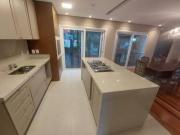 CASA DE QUATRO DORMITÓRIOS EM CONDOMÍNIO FECHADO EM CANELA!