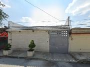 CASA DE RECUPERACIÓN BANCARIA EN CALLE ROSA FUEGO, COL....