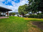 casa de renta con amplio jardín rústica en excelente...