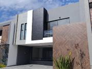 CASA DE RENTA EN LOMAS DE ANGELOPOLIS