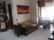 Casa de rua para venda tem 214 metros quadrados com 5...