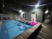 Casa de rua: / Residencial / Jardim Virginia