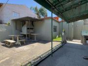 Casa de tres ambientes en Moron Sur