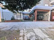 Casa de tres ambientes en venta, Moron. Lote de 10 x 28 mts