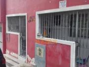 Casa de três cômodos à venda com mais quatro casas de...