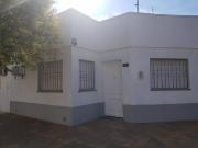 Casa de tres dormitorios céntrica en alquiler