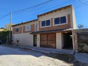 Casa de tres dormitorios, dos baños, cochera, deposito....