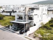 Casa de tres niveles en zona Premium en Zibatá