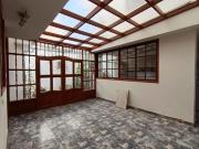 VENDO CASA DE TRES PISOS + DEPARTAMENTO BAÑOS DEL INCA,...