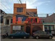 Casa De Tres Pisos En Venta En Urb La Primavera...