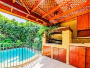 Casa de Tres Pisos Familiar en Condominio