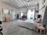 Casa de tres plantas con terraza y garaje a la venta en...