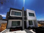 Casa de tres recámaras en venta en Cumbres del Lago,...